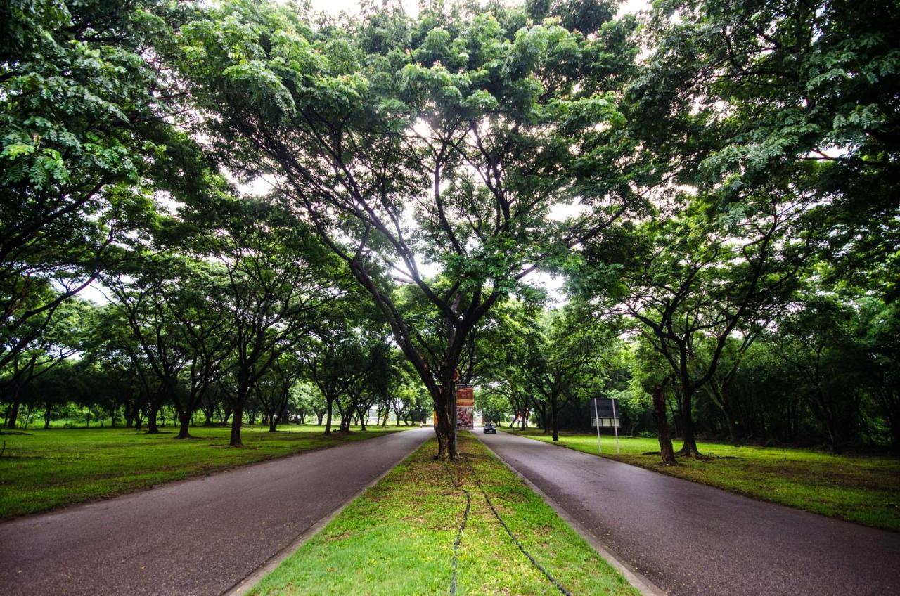 Tawa Ravadee Resort Prachinburi, A Member Of Worldhotels Distinctive Si Maha Phot Ngoại thất bức ảnh